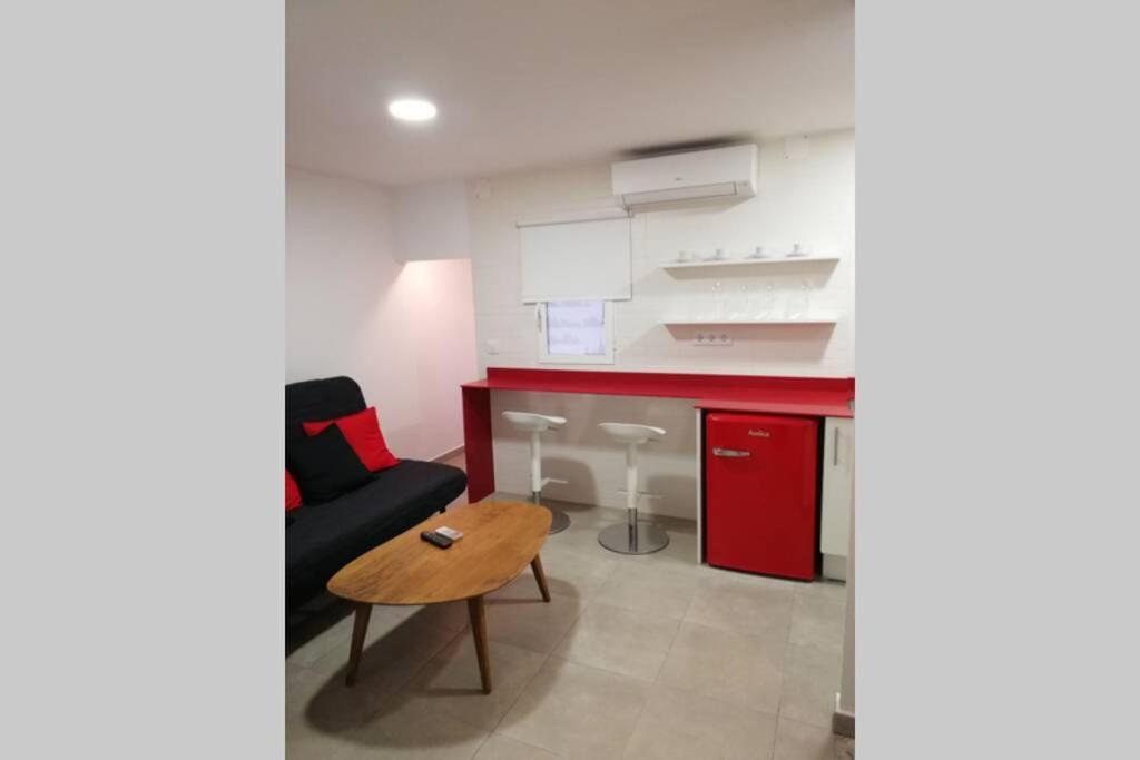 Апартаменты M1 Cool Loft 1 Min Walk To Metro 15 Min Center By Metro Эсплугес-де-Льобрегат Экстерьер фото